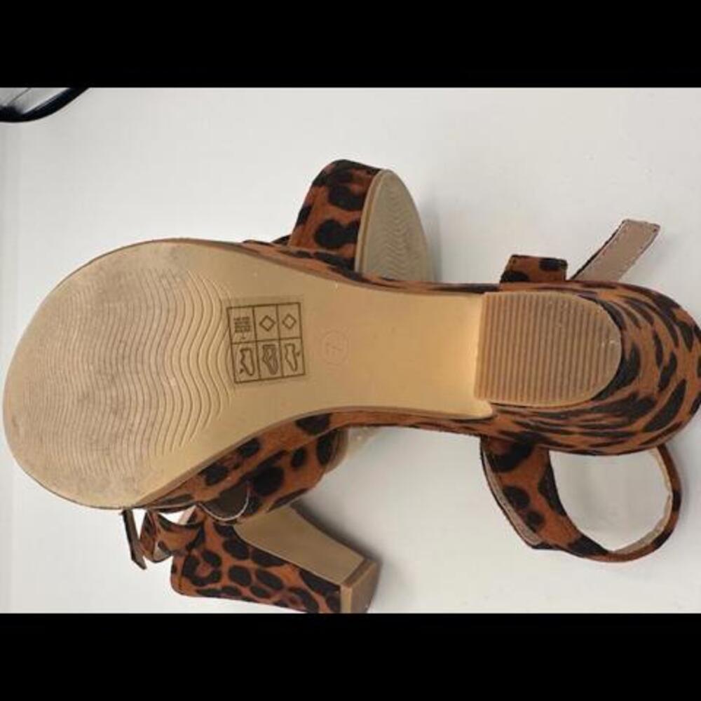 EUC Allegra K Platform Heel, Size 7 - Picture 4 of 4